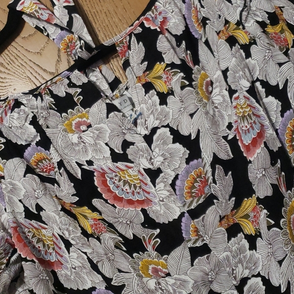 🍁New boutique floral halter top by Hayden - Picture 6 of 8